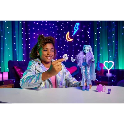 Monster High Abbey Bominable Yeti Fashion Doll With Accessories 9 Monster High Abbey Bominable Yeti Fashion Doll With Accessories - Image 7